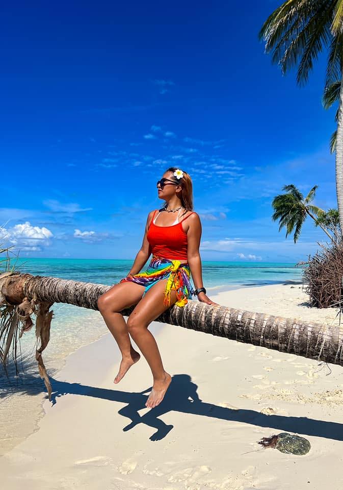 Balabac Girl freediving in crystal clear turquoise waters